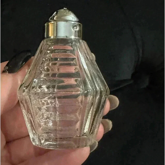 Vintage Glass Salt & Pepper Shaker Set - Picture 2 of 8